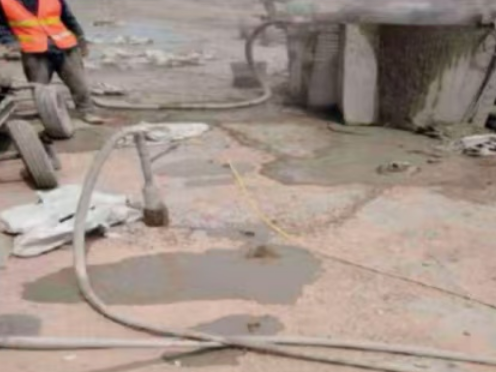 金沙水泥混凝土路面板底注浆技术 路面脱空注浆整治方案